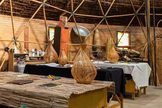 Cambará Instituto explora bambu como meio para uma arquitetura afro-brasileira baseada em ancestralidade e práticas coletivas - Imagem 8 de 12
