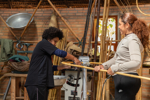 Cambará Instituto explora bambu como meio para uma arquitetura afro-brasileira baseada em ancestralidade e práticas coletivas - Imagem 11 de 12
