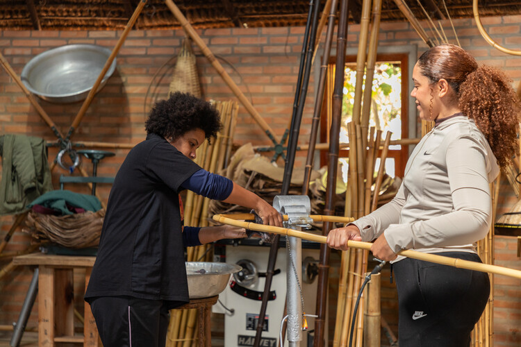 Cambará Instituto explora bambu como meio para uma arquitetura afro-brasileira baseada em ancestralidade e práticas coletivas - Imagem 11 de 12