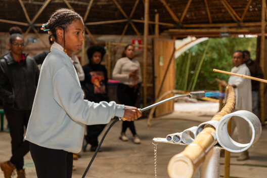 Cambará Instituto explora bambu como meio para uma arquitetura afro-brasileira baseada em ancestralidade e práticas coletivas - Imagem 5 de 12