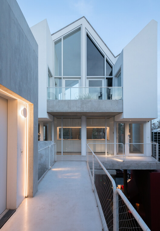 Edificio Multifuncional Asunción 4125 / MMCV - Fotos Exteriores