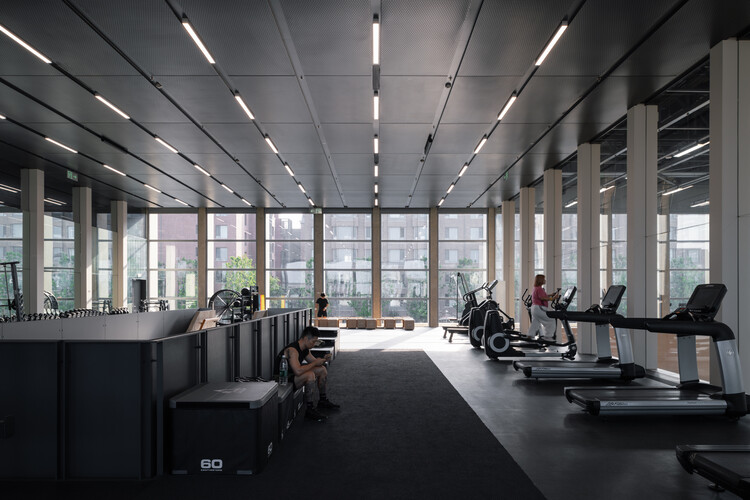 Centro Esportivo Comunitário Aranya North Shore / Atelier XÜK - Fotografia de Interiores, Vidro