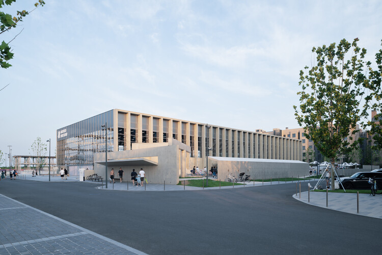 Centro Esportivo Comunitário Aranya North Shore / Atelier XÜK - Fotografia de Exterior, Concreto