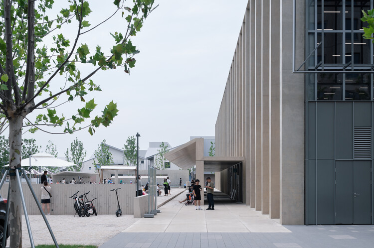 Centro Esportivo Comunitário Aranya North Shore / Atelier XÜK - Fotografia de Exterior, Concreto