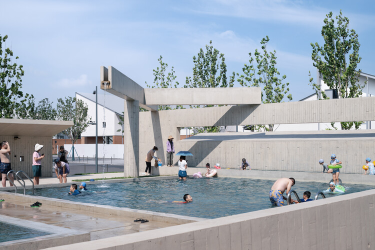 Centro Esportivo Comunitário Aranya North Shore / Atelier XÜK - Fotografia de Exterior, Concreto