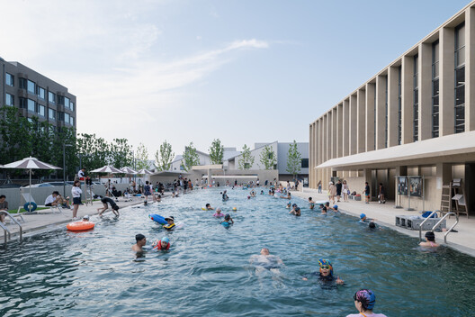 Centro Esportivo Comunitário Aranya North Shore / Atelier XÜK - Fotografia de Exterior