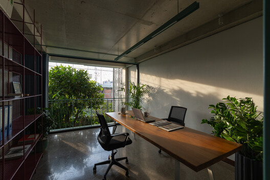 Casa Atemporal / KAA DESIGN + H2 Casa Atemporal / KAA DESIGN + H2 - Fotografia de Interiores, Sala de Jantar, Iluminação, Cadeira