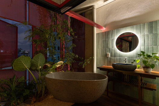 Casa Atemporal / KAA DESIGN + H2 Casa Atemporal / KAA DESIGN + H2 - Fotografia de Interiores, Banheiro, Madeira, Iluminação, Pia