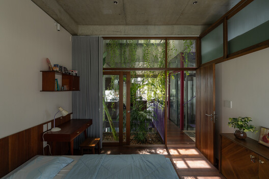 Casa Atemporal / KAA DESIGN + H2 Casa Atemporal / KAA DESIGN + H2 - Fotografia de Interiores, Dormitório, Madeira, Vidro, Cadeira