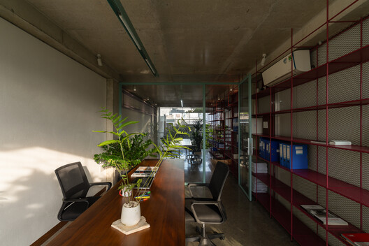 Casa Atemporal / KAA DESIGN + H2 Casa Atemporal / KAA DESIGN + H2 - Fotografia de Interiores, Iluminação, Prateleira, Cadeira