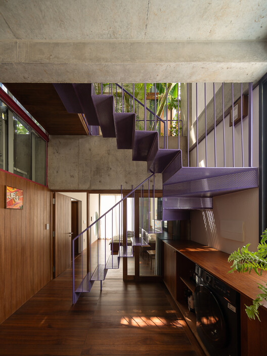 Casa Atemporal / KAA DESIGN + H2 - Fotografia de Interiores, Escada, Madeira, Corrimão