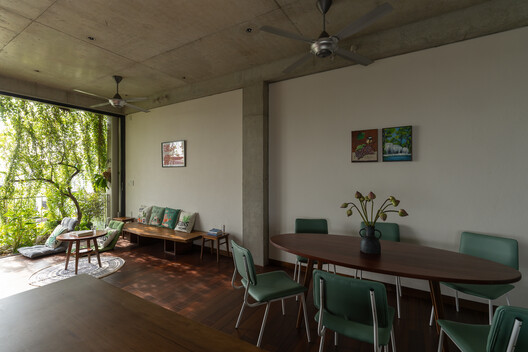 Casa Atemporal / KAA DESIGN + H2 Casa Atemporal / KAA DESIGN + H2 - Fotografia de Interiores, Sala de Jantar, Madeira, Cadeira, Mesa, Vidro
