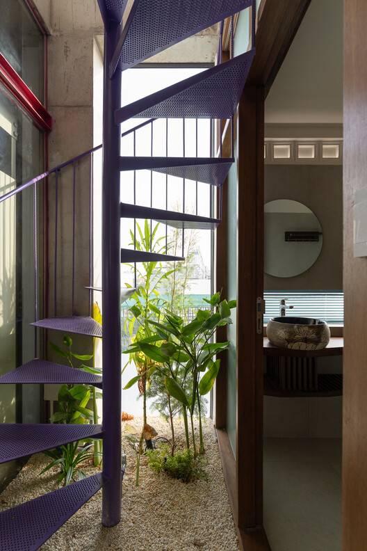 Casa Atemporal / KAA DESIGN + H2 Casa Atemporal / KAA DESIGN + H2 - Fotografia de Interiores, Madeira, Iluminação, Escada, Vidro, Corrimão