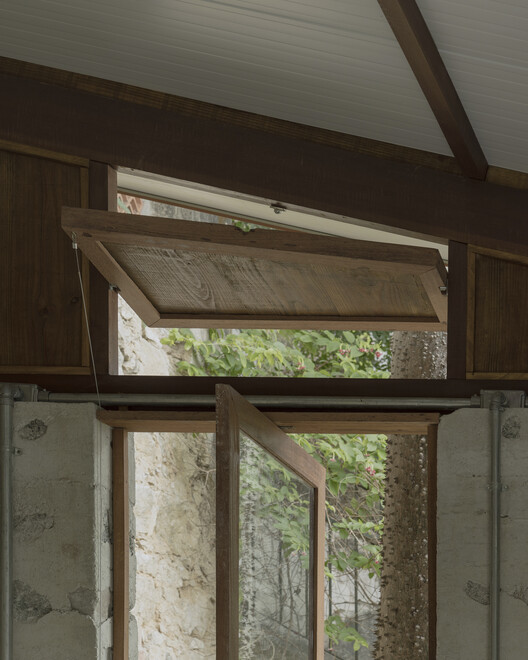 Taller de costura / Atelier 77 + Materiales básicos - fotografía de interiores, madera, fijación de vigas