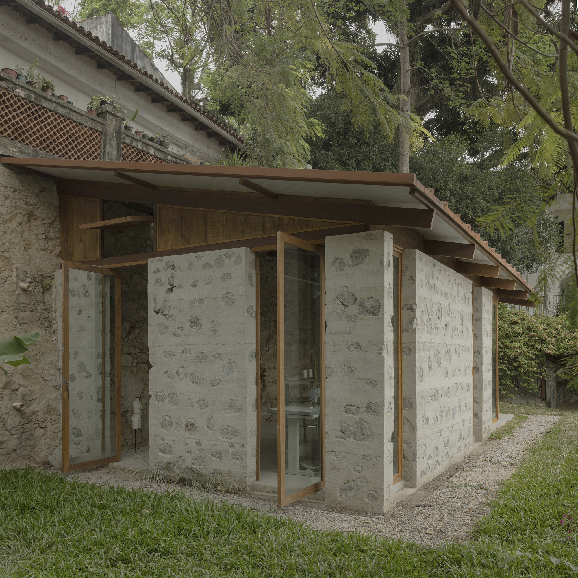 Galeria de Ateliê de Costura / Atelier 77 + Matéria Base - 23