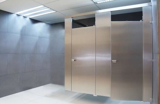 Más allá del bienestar: resoluciones de diseño en baños públicos que aportan privacidad e higiene - Imagen 6 de 11