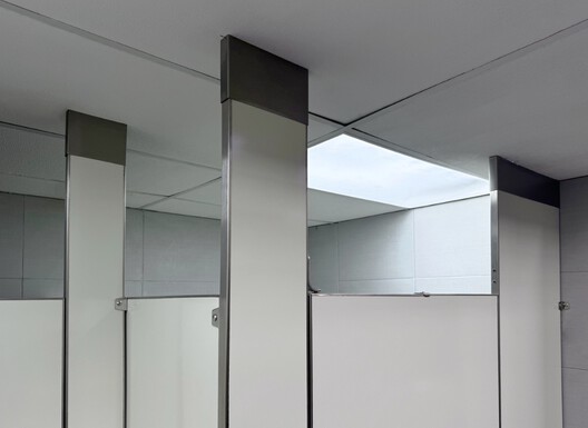 Más allá del bienestar: resoluciones de diseño en baños públicos que aportan privacidad e higiene - Imagen 7 de 11