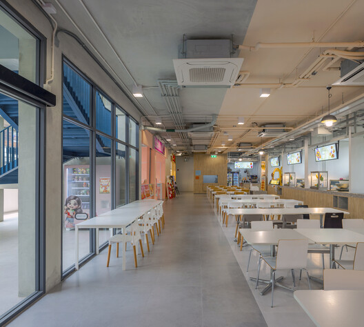 HEYDAY 社区中心 / ASWA - 室内图, 餐厅, 灯, 玻璃, 椅子