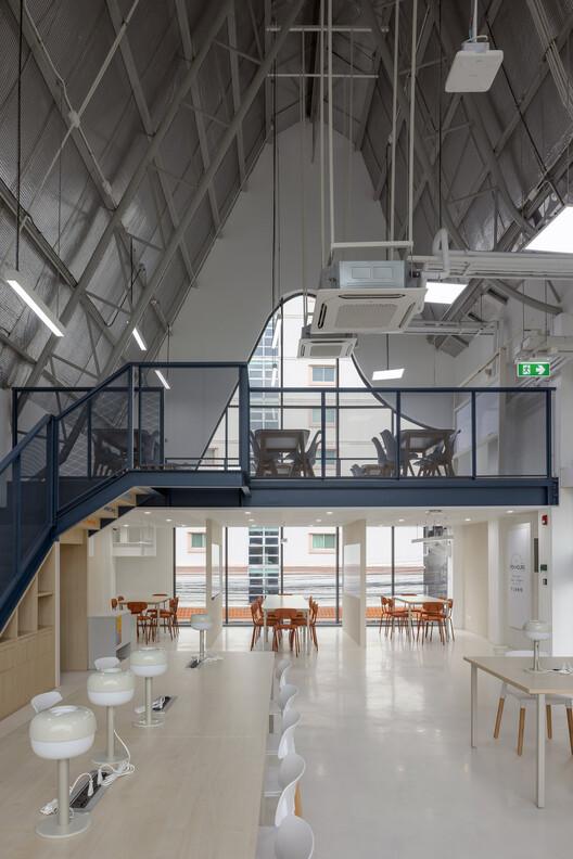 HEYDAY 社区中心 / ASWA - 室内图, 灯, 玻璃, 椅子, 钢, 梁