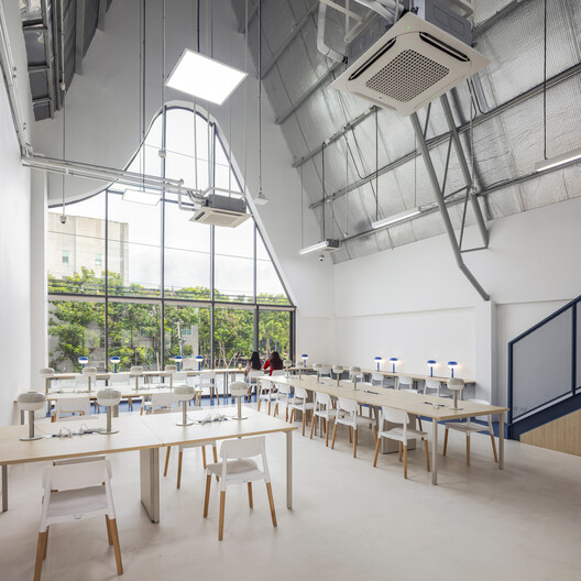 HEYDAY 社区中心 / ASWA - 室内图, 厨房, 灯, 椅子