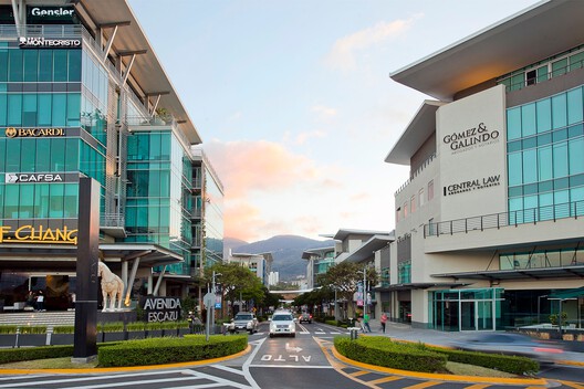 The Cayala Paradox: How Are Private Districts Shaping Public Space Design in Guatemala? - Image 7 of 10