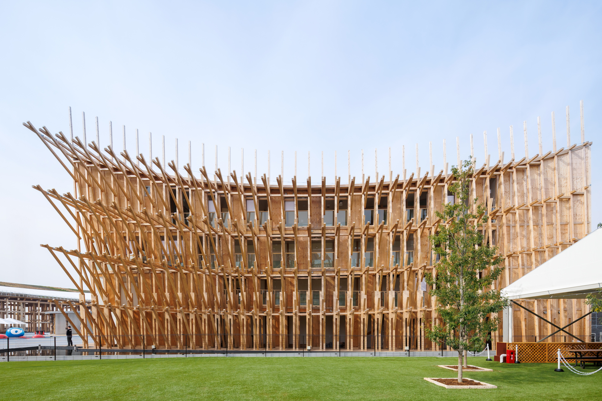 Lina Ghotmeh's Bahrain Pavilion Wins Gold Award for Best Architecture and Landscape at Expo 2025 Osaka