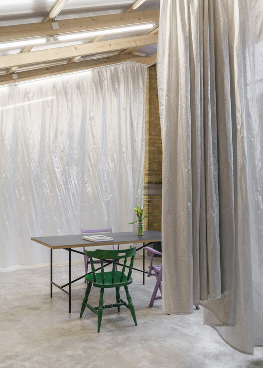 Transformação de Salão de Máquinas em Oficina e Espaço de Escritórios / KO/OK Architektur - Fotografia de Interiores, Iluminação