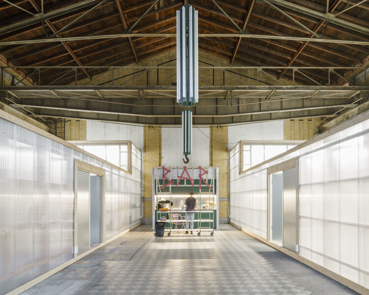 Transformação de Salão de Máquinas em Oficina e Espaço de Escritórios / KO/OK Architektur - Imagem 8 de 24