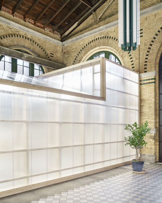 Transformação de Salão de Máquinas em Oficina e Espaço de Escritórios / KO/OK Architektur - Fotografia de Interiores, Vidro