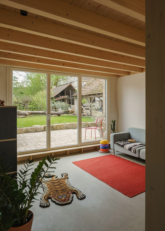 Doppelscheune - Barn into Residential Building / KO/OK Architektur Doppelscheune - Barn into Residential Building / KO/OK Architektur - Interior Photography, Wood, Chair