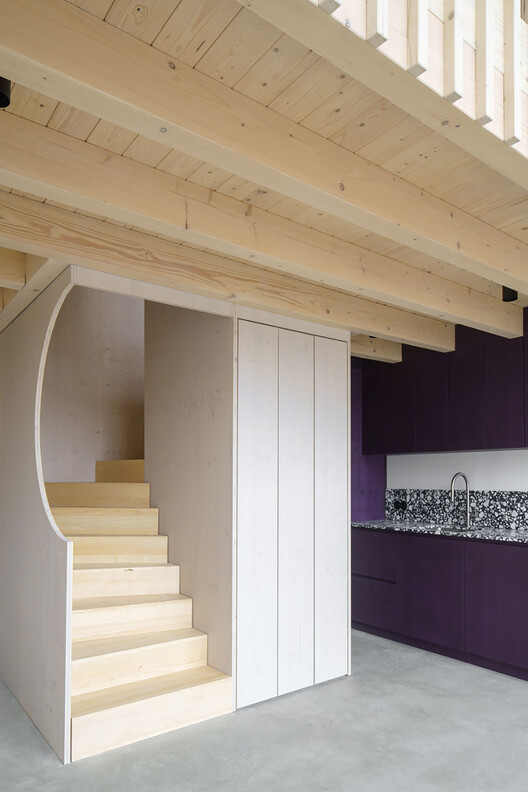 Doppelscheune - Barn into Residential Building / KO/OK Architektur Doppelscheune - Barn into Residential Building / KO/OK Architektur - Interior Photography, Stairs, Wood