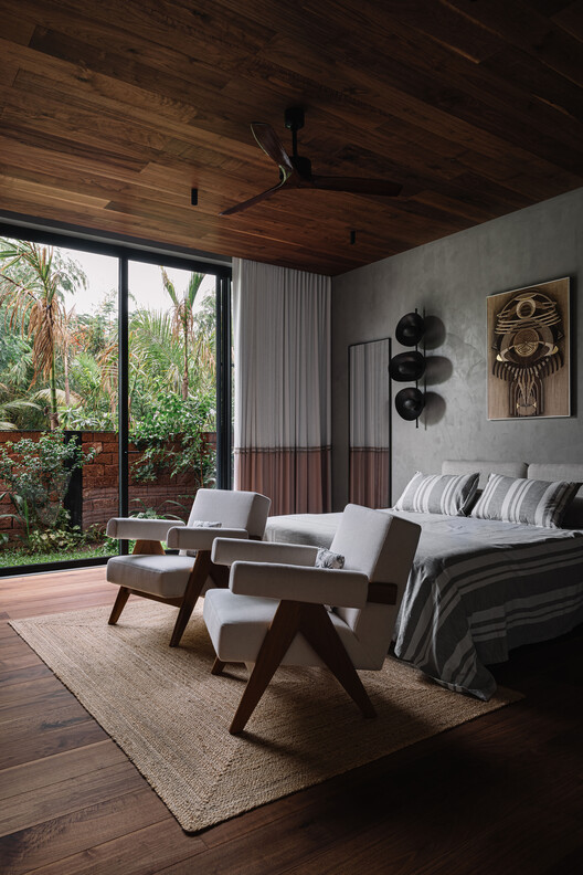 Casa Salt Pan / We Design Studio - Fotografia de Interiores, Dormitório, Madeira, Iluminação, Mesa, Cama