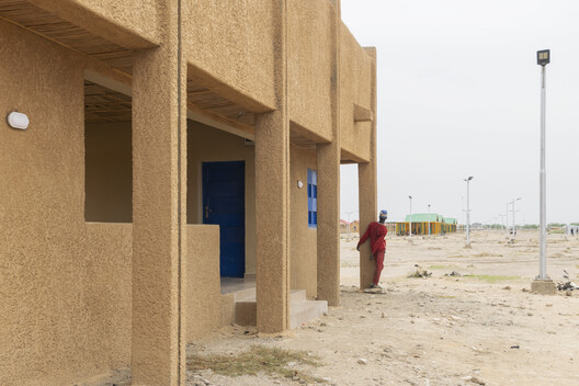 Cidade de Reassentamento de Ngarannam / Oshinowo Studio - Fotografia de Interiores, Concreto