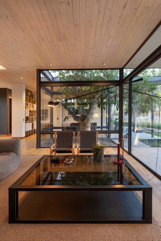 Casa Calle Larga / emA Arquitectos - fotografía de interiores, madera, iluminación, puertas, vidrios, sillas