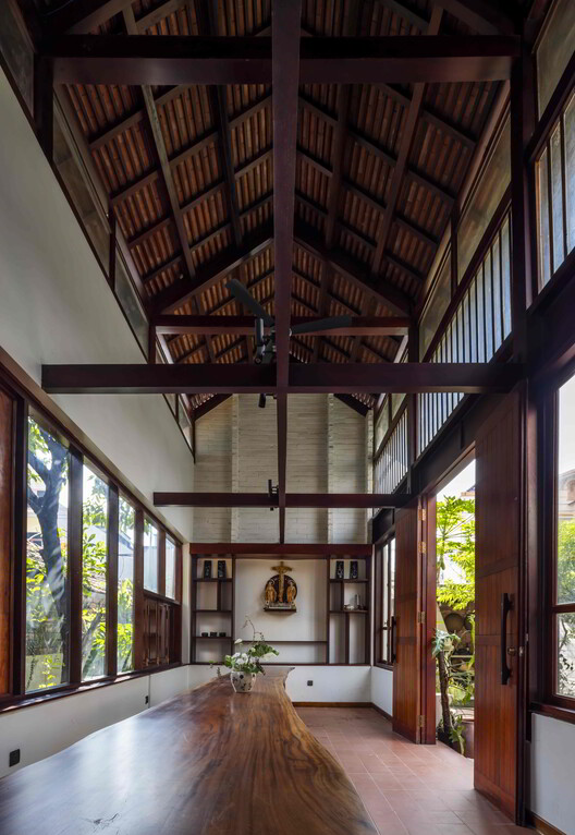 Casa TuPhuong / atelier huu - Fotografia de Interiores, Madeira, Vidro, Viga