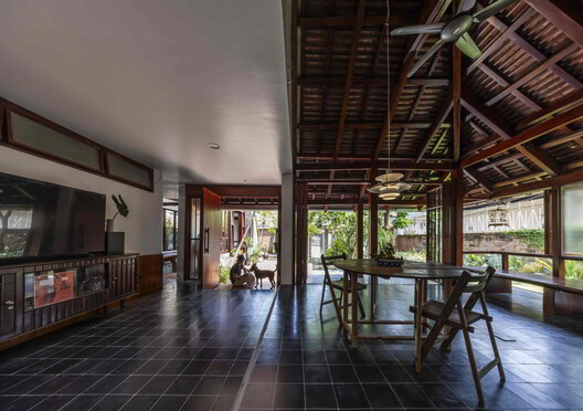 Casa TuPhuong / atelier huu - Fotografia de Interiores, Madeira, Vidro, Viga