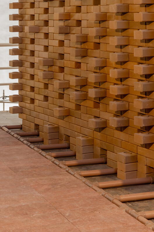 Pavilhão Solo Comum / Rede Arquitetos + Lins Arquitetos Associados Pavilhão Solo Comum / Rede Arquitetos + Lins Arquitetos Associados - Imagem 6 de 23