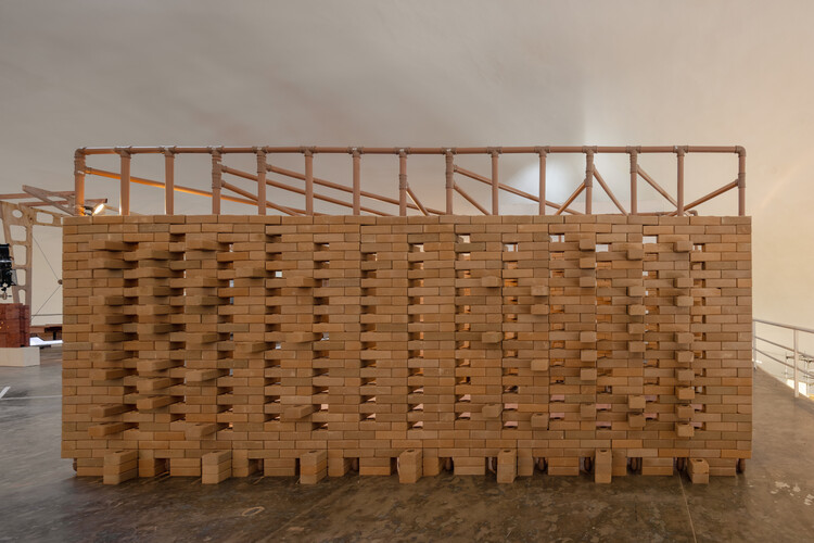 Pavilhão Solo Comum / Rede Arquitetos + Lins Arquitetos Associados - Imagem 3 de 23