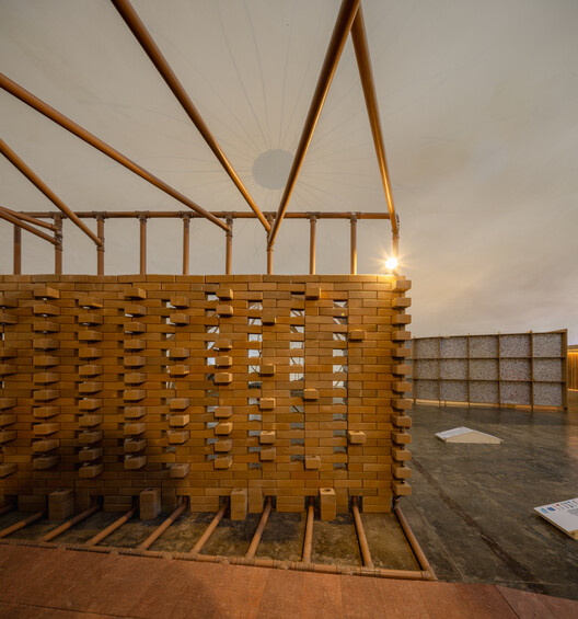 Pavilhão Solo Comum / Rede Arquitetos + Lins Arquitetos Associados Pavilhão Solo Comum / Rede Arquitetos + Lins Arquitetos Associados - Imagem 12 de 23