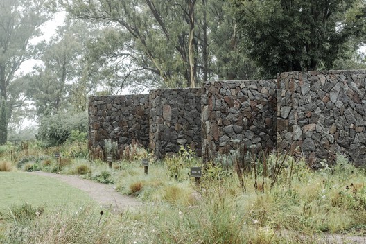 Between Stone Walls Suites / alarciaferrer arquitectos - Image 9 of 19