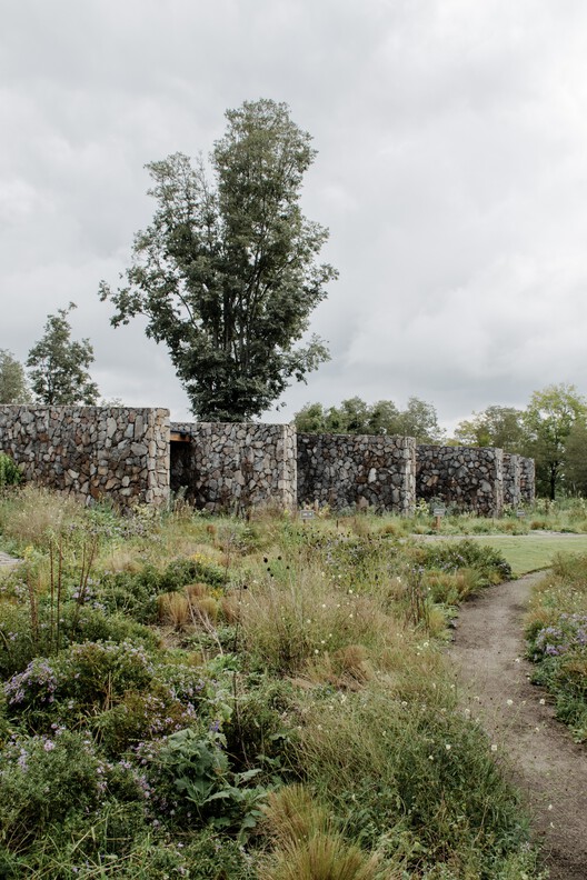 Between Stone Walls Suites / alarciaferrer arquitectos - Image 6 of 19