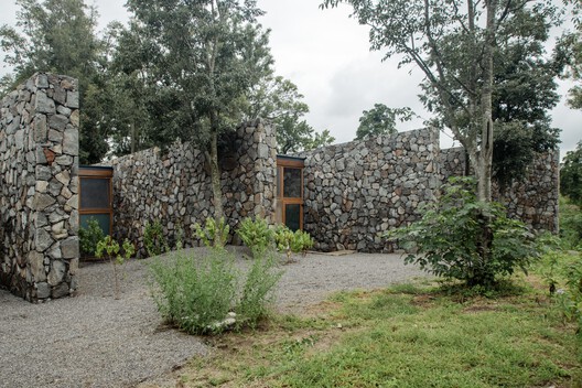 Between Stone Walls Suites / alarciaferrer arquitectos - Image 10 of 19