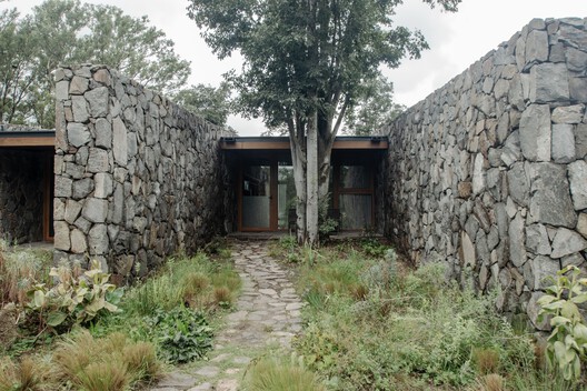 Between Stone Walls Suites / alarciaferrer arquitectos - Image 12 of 19
