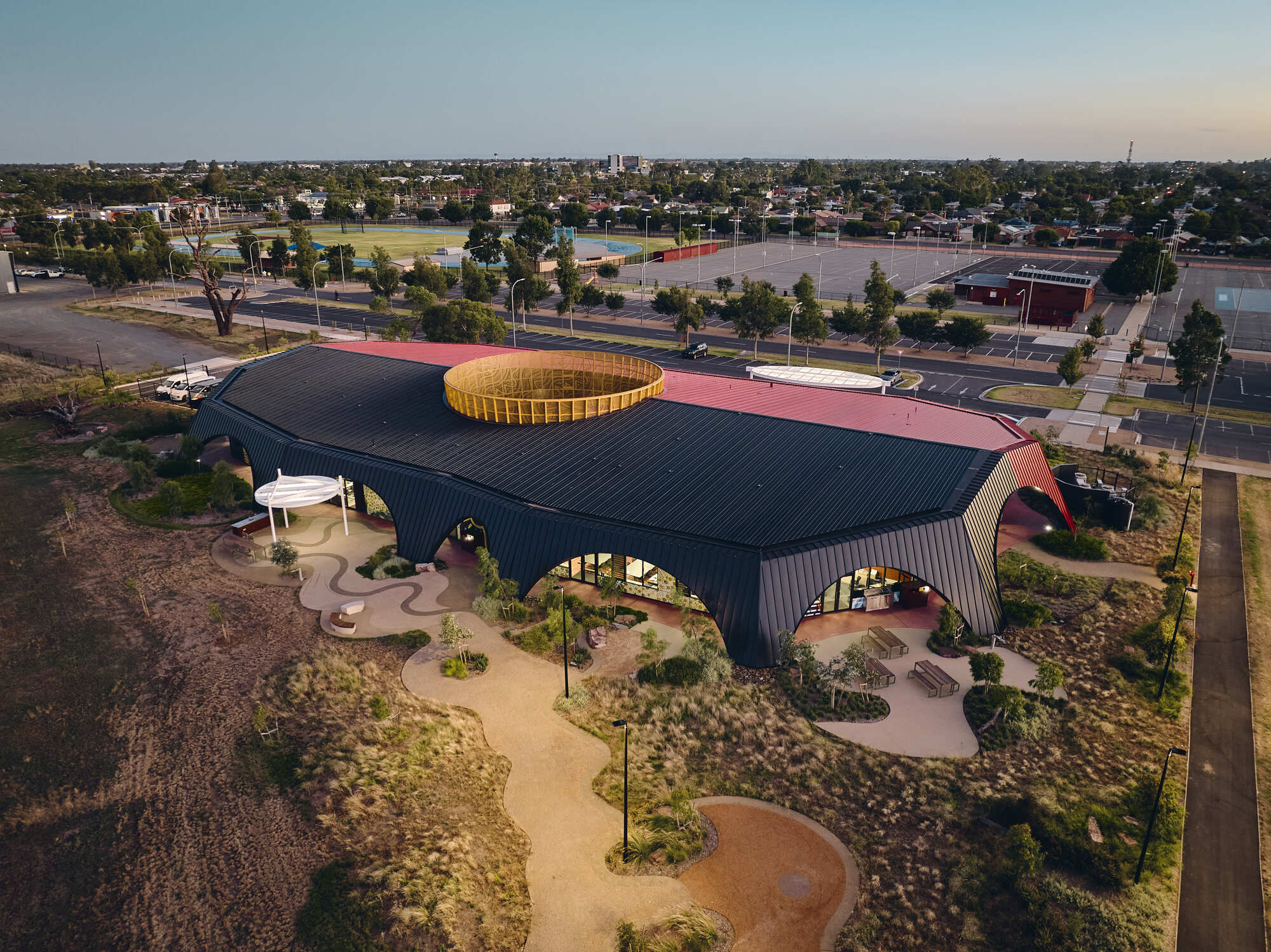 Munarra Centre for Regional Excellence / ARM Architecture