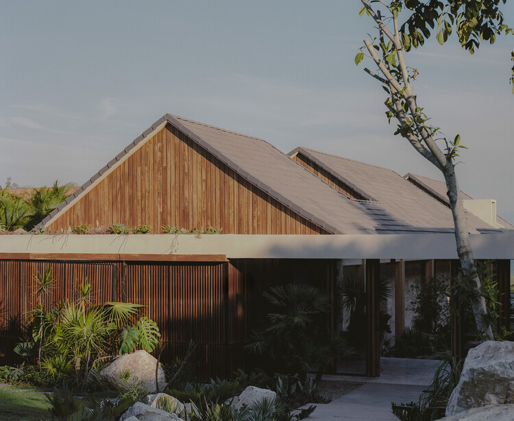 Casa Bahía de Banderas / oda - fotografía exterior, madera