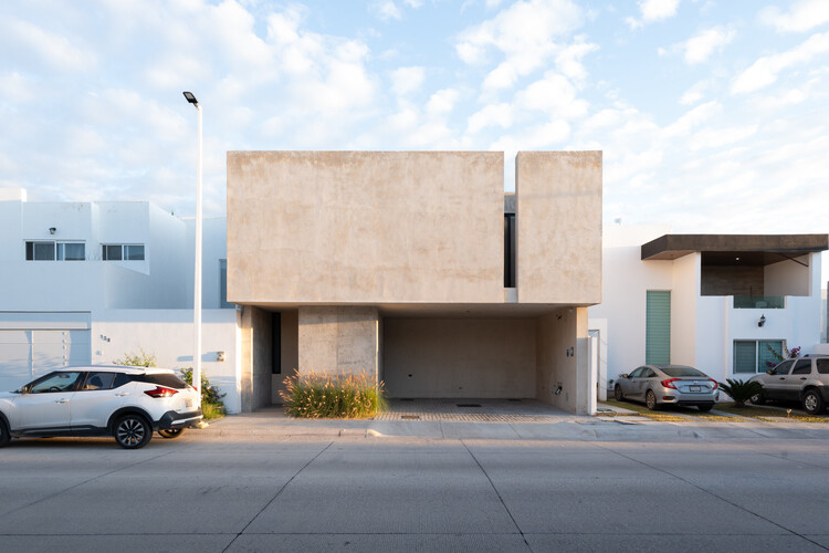 Casa Olivo / trescuatro Arquitectura - fotografía exterior, hormigón