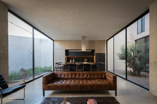 Casa Olivo / trescuatro arquitectura - Fotografía interior, Sala de estar, Madera, Sillones, Sillas
