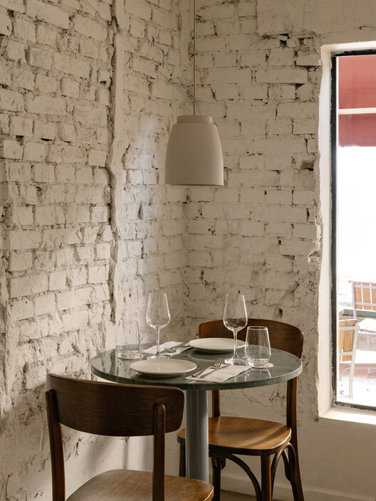 Restaurante Caco / Tadu Arquitetura - Fotografia de Interiores, Banheiro, Mesa, Iluminação, Cadeira, Tijolo, Vidro