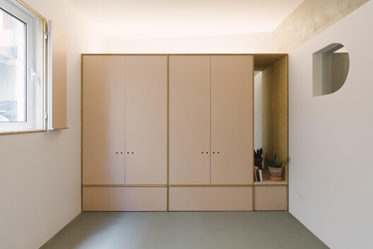 Casa Armistício / fcvr arquitectura + João Gonçalo Cardoso Arquitecto Casa Armistício / fcvr arquitectura + João Gonçalo Cardoso Arquitecto - Fotografia de Interiores, Armário, Madeira