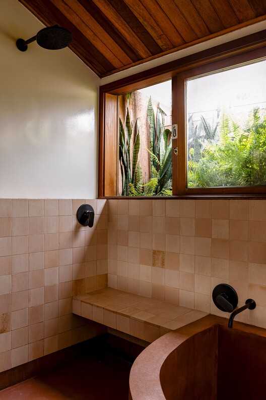 Apartamento Fidalga / Gurgel D’Alfonso Arquitetura - Fotografia de Interiores, Banheiro, Madeira, Iluminação, Pia